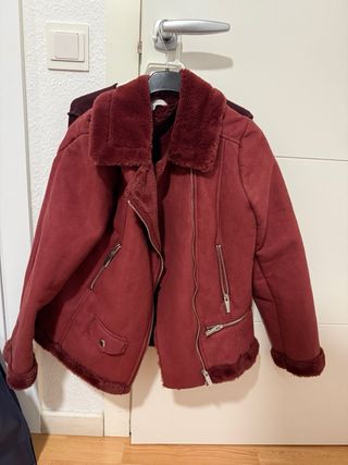 Chaqueta granate forrada de pelo