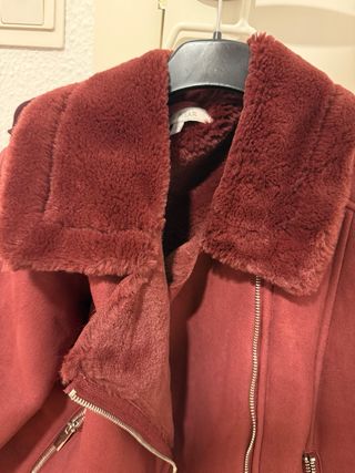 Chaqueta granate forrada de pelo