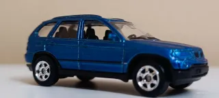 Coche escala 1/64