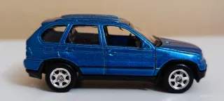 Coche escala 1/64
