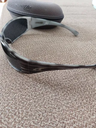 Gafas de sol Arnette grises y negras