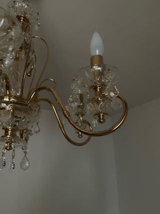 Lámpara araña cristal y metal dorado