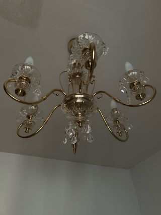 Lámpara araña cristal y metal dorado