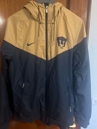Chaqueta Nike Pumas Dorada y Negra