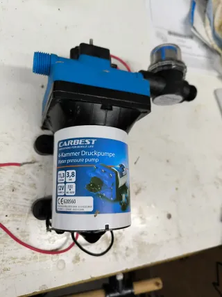 Bomba Carbest 4 Cámaras 12V 11,3 L/m