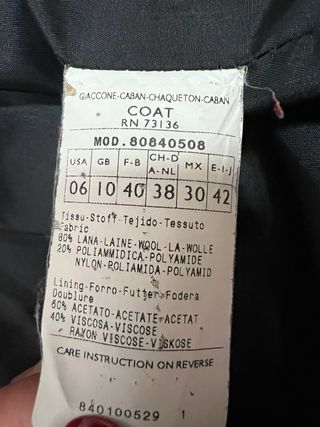 Cappotto corto grigio con bottoni