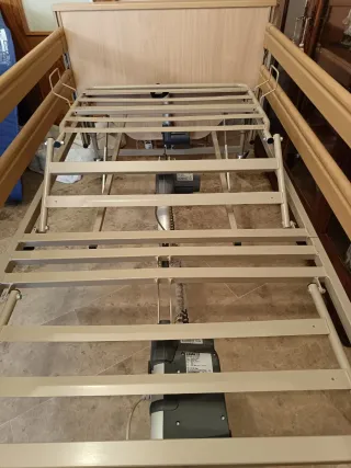 Cama articulada con colchón antiescaras