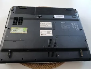 Portátil Acer Aspire 5670