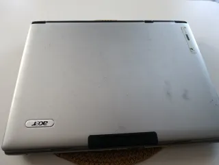 Portátil Acer Aspire 5670
