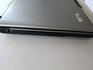 Portátil Acer Aspire 5670