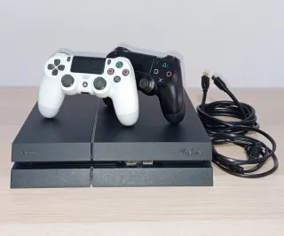 PlayStation 4 500GB + 2 Mandos