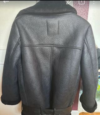 Cazadora Zara efecto piel negra