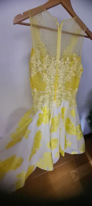 Vestido elegante mujer blanco y amarillo
