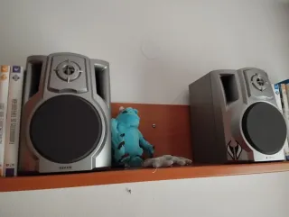 Altavoces Aiwa Grises y Plateados