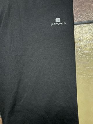 Mallas deportivas Decathlon negras y rosas T.34