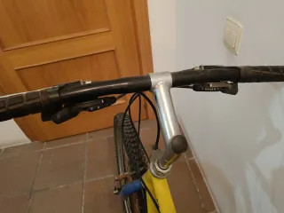 Bicicleta BH supra amarilla