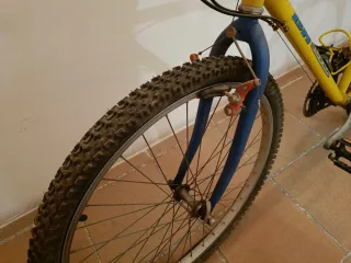 Bicicleta BH supra amarilla