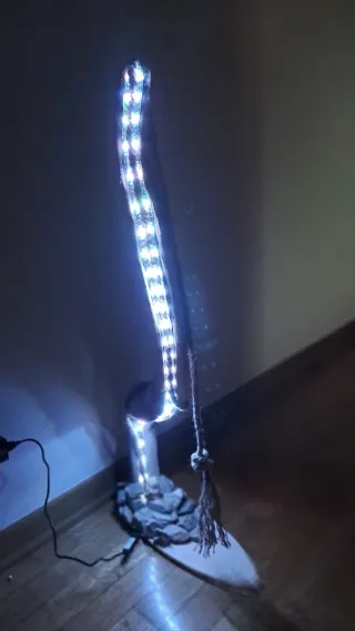 Lampada design legno, corda e pietra. Luci led.