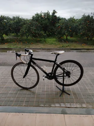 Bicicleta de carretera GHOST negra
