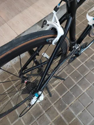 Bicicleta de carretera GHOST negra