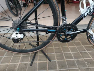 Bicicleta de carretera GHOST negra