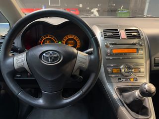 TOYOTA AURIS 2.0 D-4D SOL