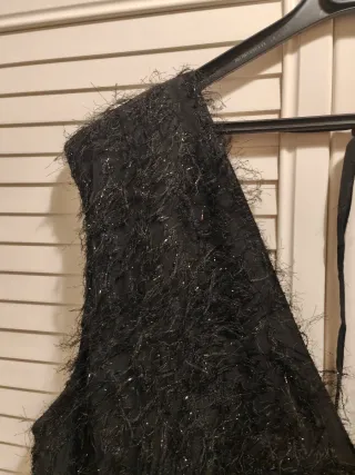 Vestido fiesta negro con flecos