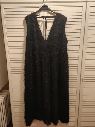 Vestido fiesta negro con flecos