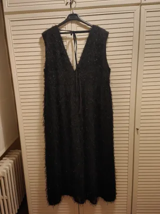 Vestido fiesta negro con flecos