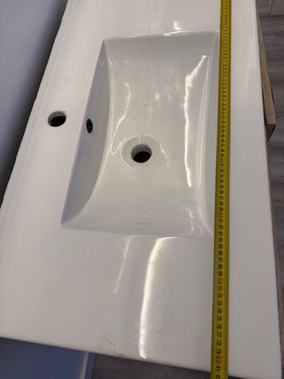 Mueble de baño con lavabo de porcelana