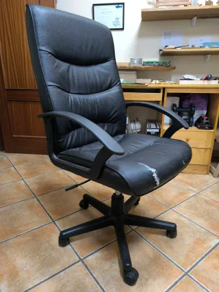 Poltrona da ufficio con schienale alto, molto comoda