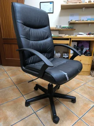 Poltrona da ufficio con schienale alto, molto comoda