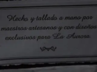 Joyero plateado con diseño grabado a mano