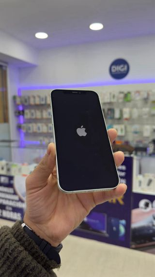 iPhone 12 64GB semi nuevo