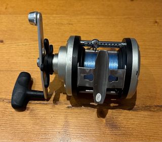 Carrete Trolling Línea Effe JD 500