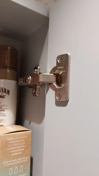 Armario de baño blanco y gris