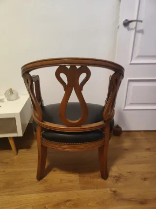 Silla colonial madera y cuero