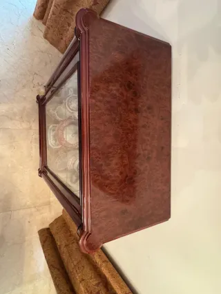 Vitrina Clásica Madera y Cristal con Luz