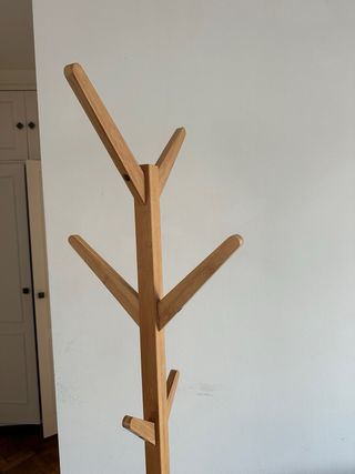 Perchero de madera de bambú