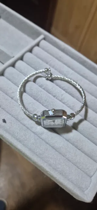 Reloj pulsera plateado