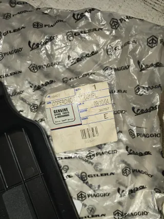 Tapa Batería Piaggio NGR Negra nueva