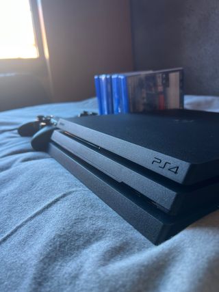 Consola PS4 Pro 1TB + 7 Juegos