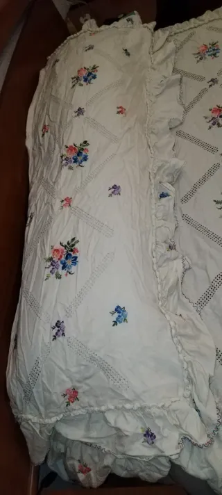 Colcha Lagartera Bordada a Mano