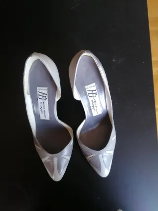 Zapatos talla 38 en piel.