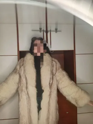 Pelliccia beige e grigia vintage. Originale