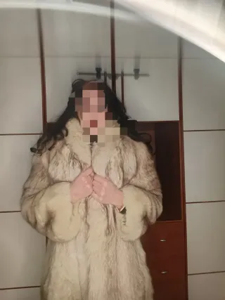 Pelliccia beige e grigia vintage. Originale