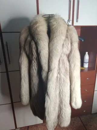 Pelliccia beige e grigia vintage. Originale