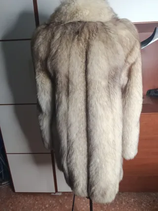 Pelliccia beige e grigia vintage. Originale