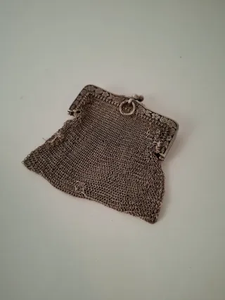 Monedero antiguo  con flores