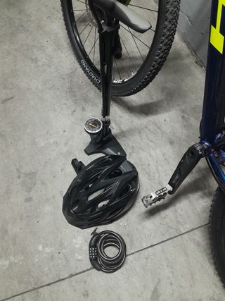 Bicicleta BH con accesorios